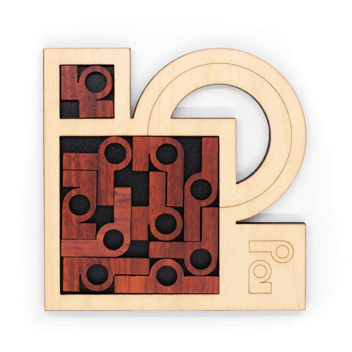 Tangram P et A en bois naturel reflétant l'art des